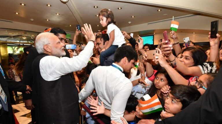 PM Modi receives grand welcome by Indian community in Argentina | OneIndia News